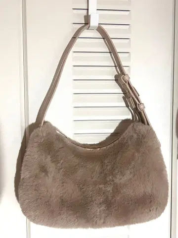 FURLA 핑크 베이지 퍼 숄더백