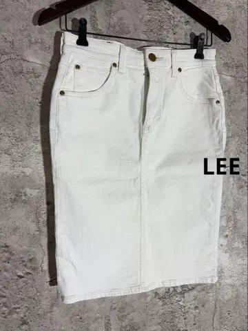 LEE 화이트 데님 무릎 기장 타이트 스커트 골프웨어 심플 일본제