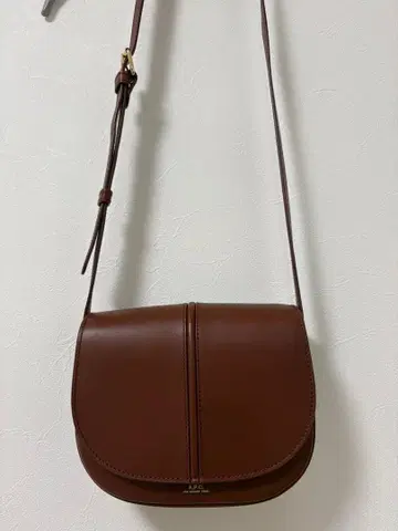 A.P.C. 브라운 가죽 숄더백