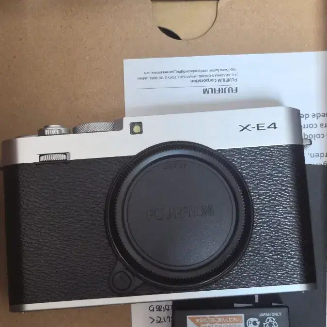 후지필름 x-e4 카메라 바디 팝니다