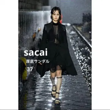 sacai 통굽 샌들
