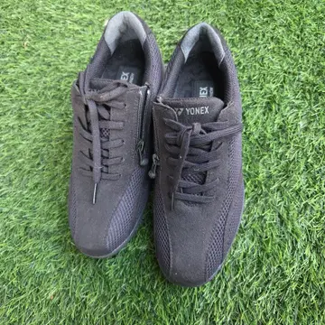 YONEX 블랙 메쉬 지퍼 스니커즈