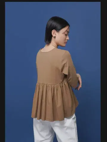 CYAN Tokyo 신상 백 플레어 반팔 컷소케