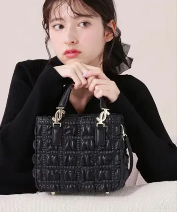 JILLSTUART 블랙 퀼팅 핸드백