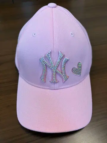 MLB 한국 한정판 핑크 반짝이 로고 캡