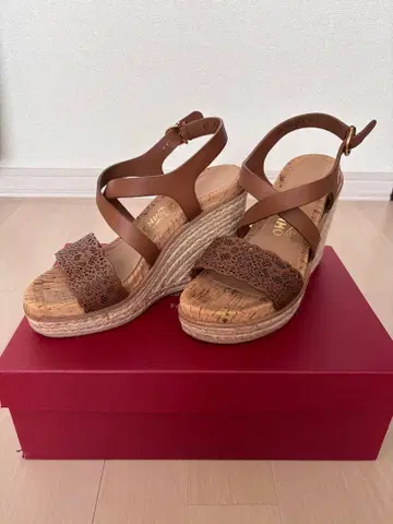 Ferragamo 페라가모 브라운 웨지솔 샌들