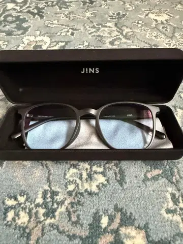 JINS 스퀘어형 안경 블루칼라 렌즈
