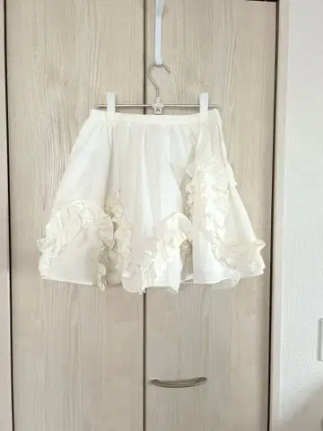 착용 1회 SINOON Shirred Ruffle Skirt 아이보리 S