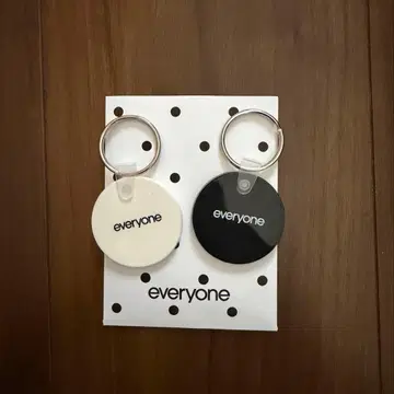 everyone tokyo 에브리원 러버 키링 화이트 블랙 2개