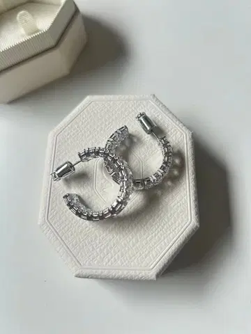 SWAROVSKI Matrix 후프 귀걸이