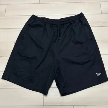 [새상품급] 최종 가격 인하 NEW ERA 뉴에라 숏팬츠 블랙