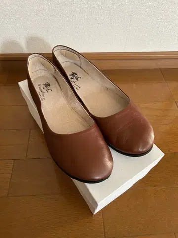 IL BISONTE 일비종떼 플랫슈즈 소가죽 로고 입 25
