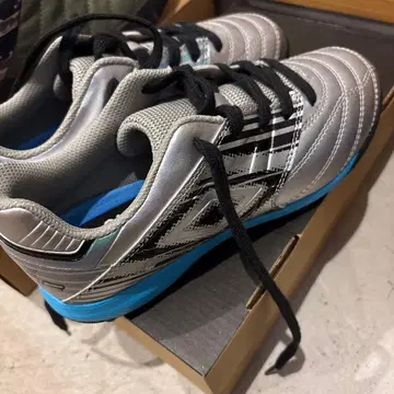 엄브로 축구화 풋살화 실버/블루 22cm