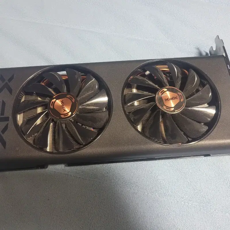 XFX 라데온 그래픽카드 블랙 에디션