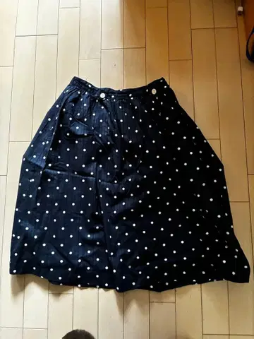 ehka sopo 네이비 화이트 도트 플레어 스커트