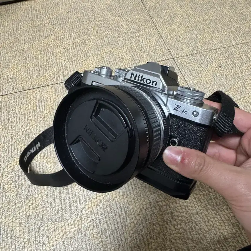 니콘 ZFC 실버 28mm 키트 + 티티아티산 50mm 수동 렌즈