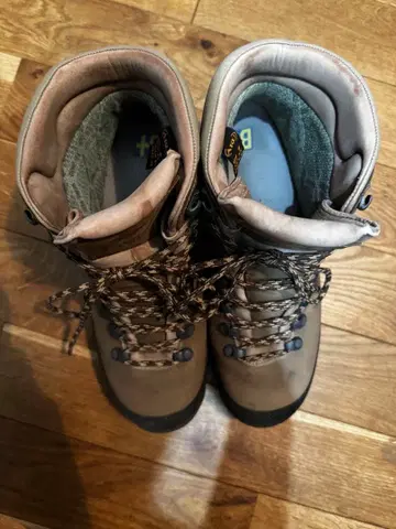 AKU 하이컷 등산화 브라운