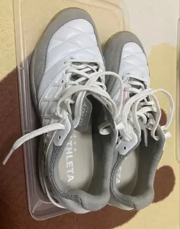ATHLETA 풋살화 화이트/그레이