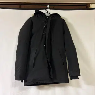 CANADA GOOSE 블랙 다운 자켓 S 사이즈