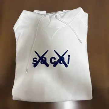 sacai 화이트 후드티 카우스 사이즈 4 클리닝 완료