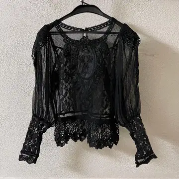 벨 빈티지 레이스 블라우스 블랙 1회 착용 새상품급 라벨에튜드