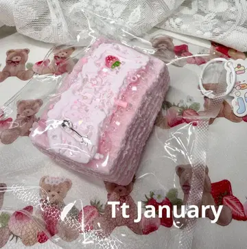 Tt January 딸기 케이크 스퀴즈
