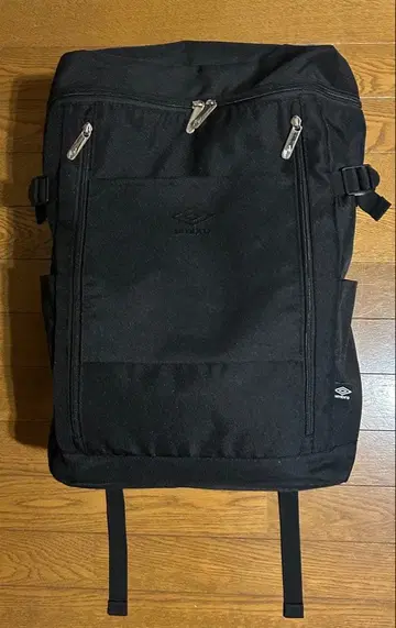 가격 인하 [중고품] umbro 엄브로 스퀘어 백팩 용량 (약 25L)