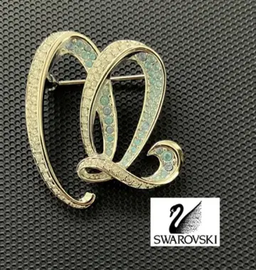 SWAROVSKI 크리스탈 Q형 브로치 실버톤 큐빅 각인 새상품급
