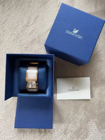 Swarovski 로즈 골드 손목시계