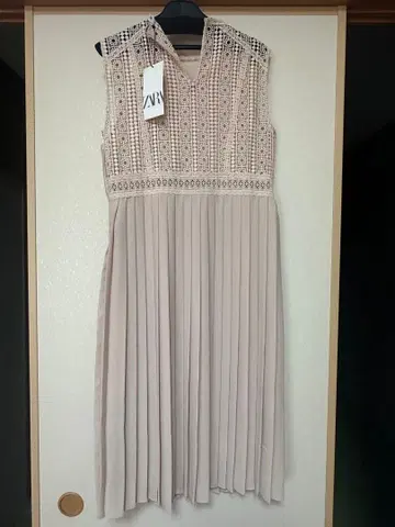 ZARA 슬리브리스 레이스 편직 플리츠 원피스