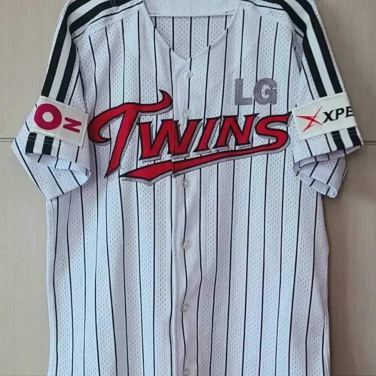 LG Twins Hong Chang-ki Classic Home Uniform on Bunjang Global Site.