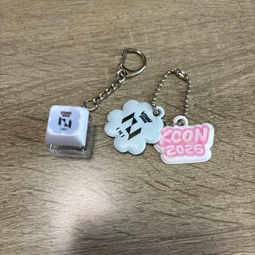 INI KCON2026 캡슐 토이 키링 2종 세트