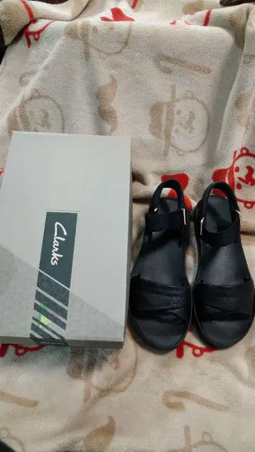 2066 Clarks 클락스 블랙 샌들 24cm