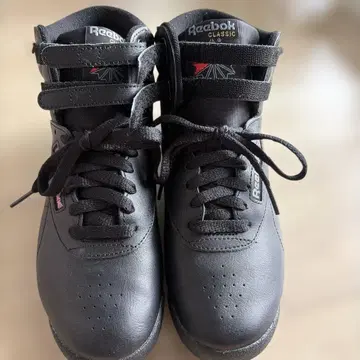 [가격 인하] 리복 하이컷 스니커즈 클래식 24.5cm