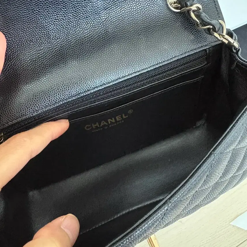 샤넬 뉴미니 캐비어 23번대 사진 5