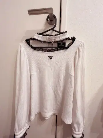 ROJITA 로지타 하트 버클 초커 골지 상의