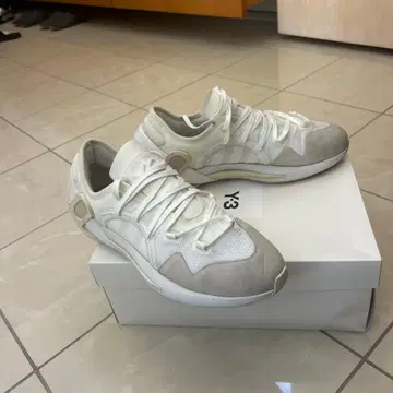 Y-3 화이트 스니커즈