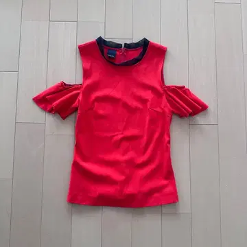 PINKO 어깨 트임 빨간색 상의 새상품급