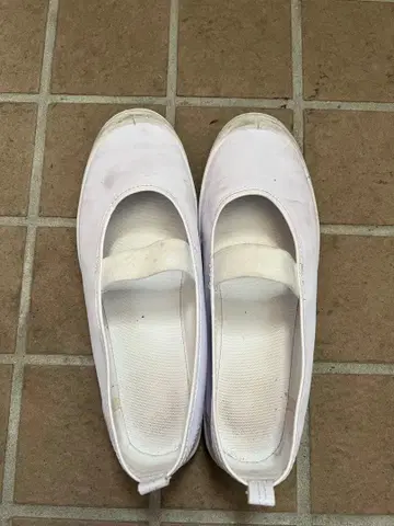 화이트 슬립온 슈즈 실내화