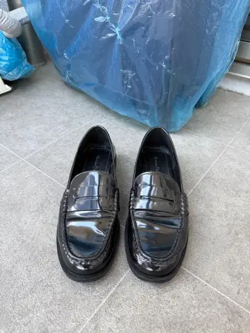 Massimo Dutti 블랙 광택 로퍼