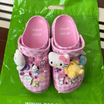 [ 새상품 ] 헬로키티 앤 프렌즈 클래식 플랫폼 크로그