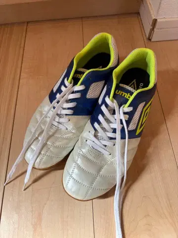 umbro 풋살화 화이트/블루/라임 26.5cm