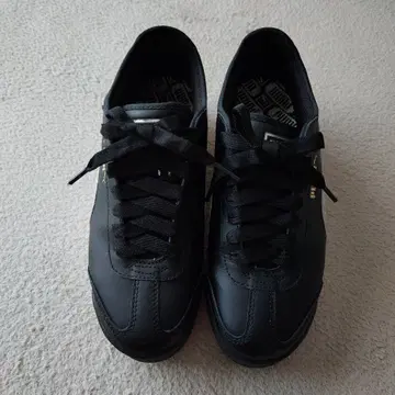 PUMA 블랙 스니커즈