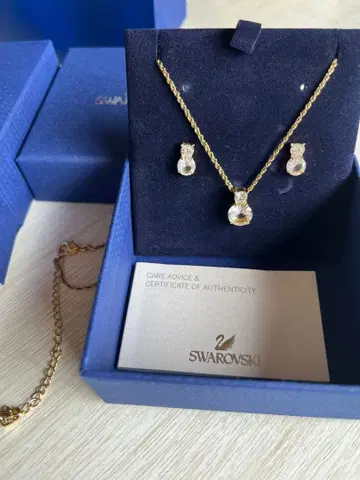 Swarovski 스와로브스키 1179712 목걸이 귀걸이 세트