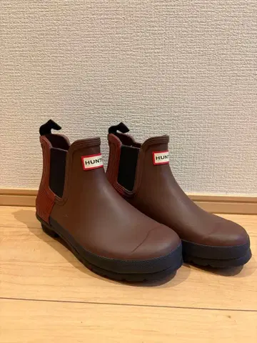 HUNTER 브라운 첼시 부츠