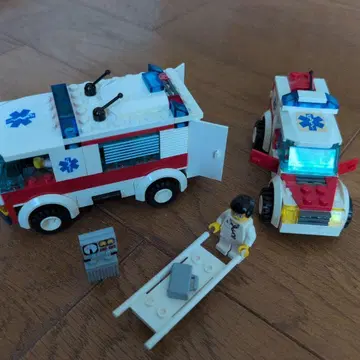 LEGO 시티 구급차 세트 미니 피규어 2개 포함