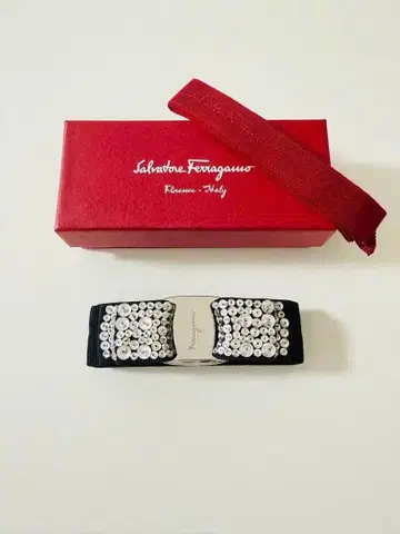 Salvatore Ferragamo 페라가모 바라 리본 머리핀