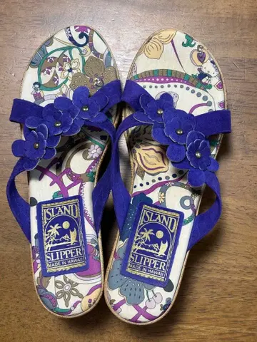ISLAND SLIPPER 꽃 장식 샌들 보라색 키티 패턴