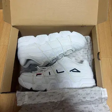 FILA 화이트 스니커즈