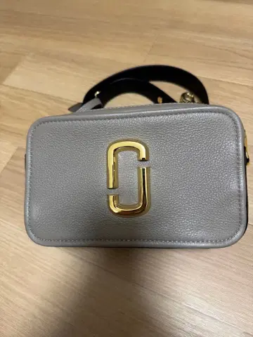 MARC JACOBS 그레이 숄더백 스냅샷